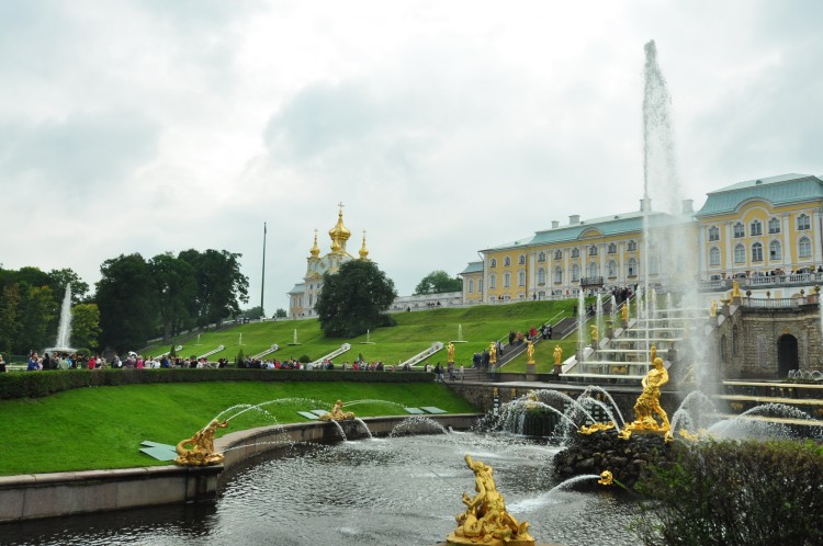 2011 год № 07 Санкт-Петербург Мы побывали в Петергофе № 01 - 11 2011.09.09 Мы вдвоем в самом Петергофе  022.JPG