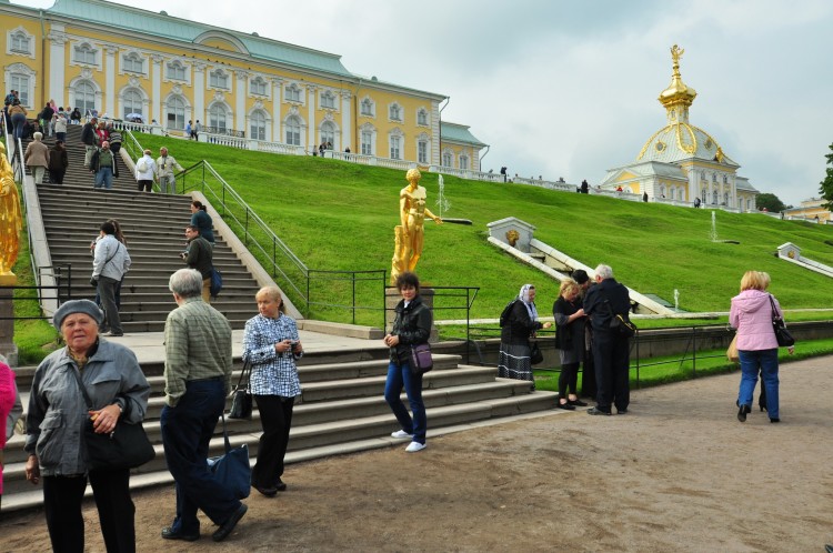 2011 год № 07 Санкт-Петербург Мы побывали в Петергофе № 01 - 11 2011.09.09 Мы вдвоем в самом Петергофе  031.JPG