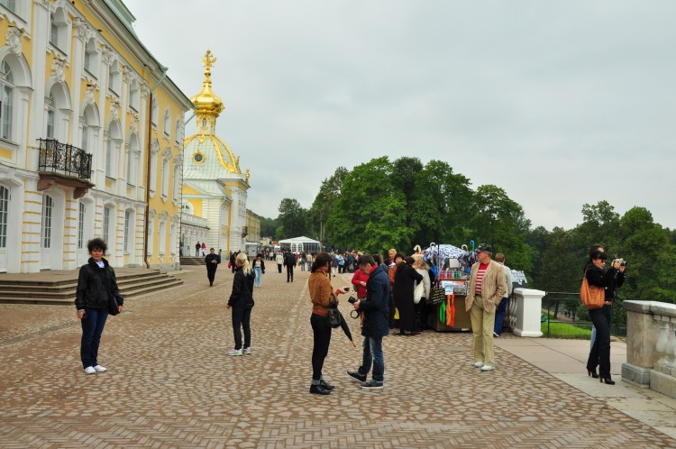 2011 год № 07 Санкт-Петербург Мы побывали в Петергофе № 01 - 11 2011.09.09 Мы вдвоем в самом Петергофе  039.JPG