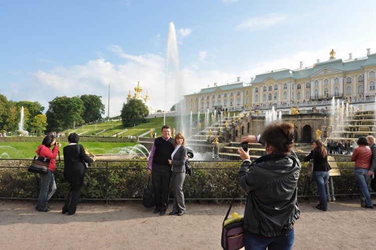 2011 год № 08 Санкт-Петербург Мы побывали в Петергофе № 02 - 11 2011.09.09 Мы вдвоем в самом Петергофе  150.JPG