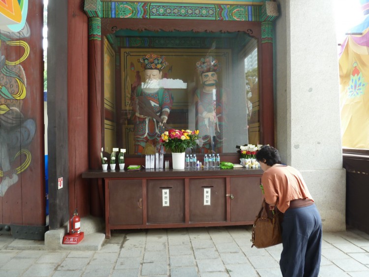 2011 год № 23 Южная Корея Сеул Temple Life Храм Bongeunsa - 42 11.06.02 Temple Life Храм Центральный 020.JPG