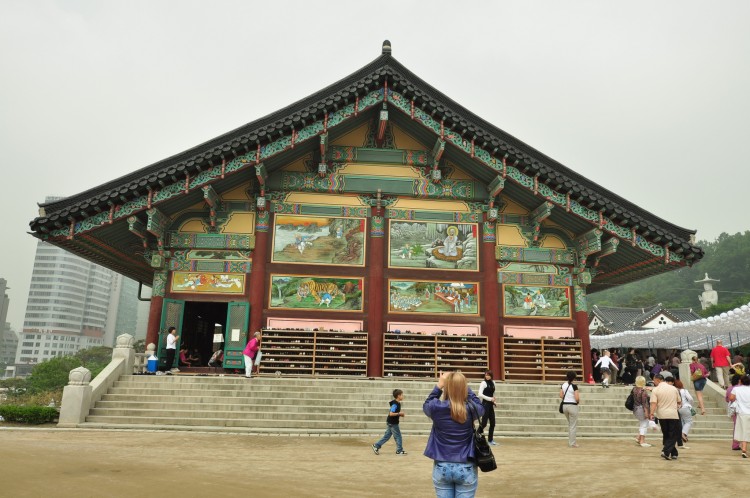 2011 год № 23 Южная Корея Сеул Temple Life Храм Bongeunsa - 42 11.06.02 Temple Life Храм Центральный 039.JPG