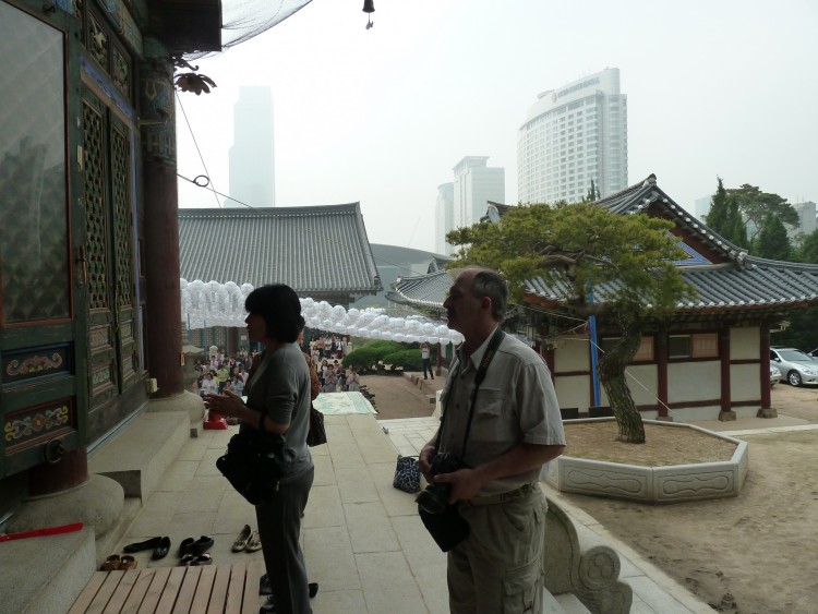 2011 год № 23 Южная Корея Сеул Temple Life Храм Bongeunsa - 42 11.06.02 Temple Life Храм Центральный 047.JPG