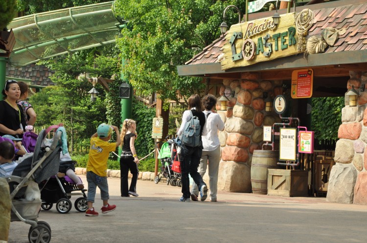 2011 год № 28 Южная Корея Сеул Everland (Samsung) Детство - 53 11.06.03 Everland Парк Детский поселок 018.JPG