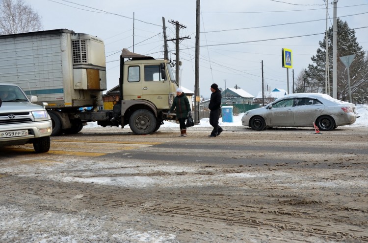 Аварии. Бардак. Грязь. Идиотизм. пгт Кировский № 01 - 17.02.23 Авария возле пожарки в джип влетел КАМАЗ  007