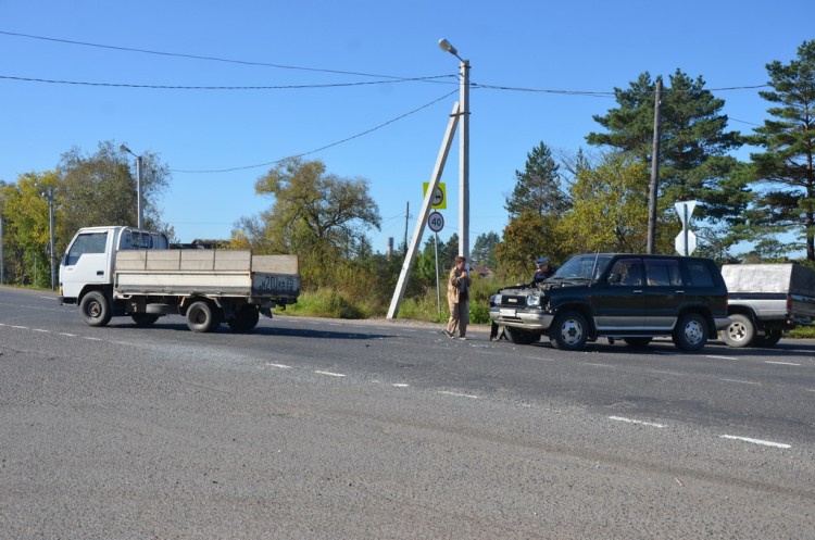 Аварии. Бардак. Грязь. Идиотизм. пгт Кировский № 01 - 18.09.20 Авария на перекрестке возле Домовенка 004