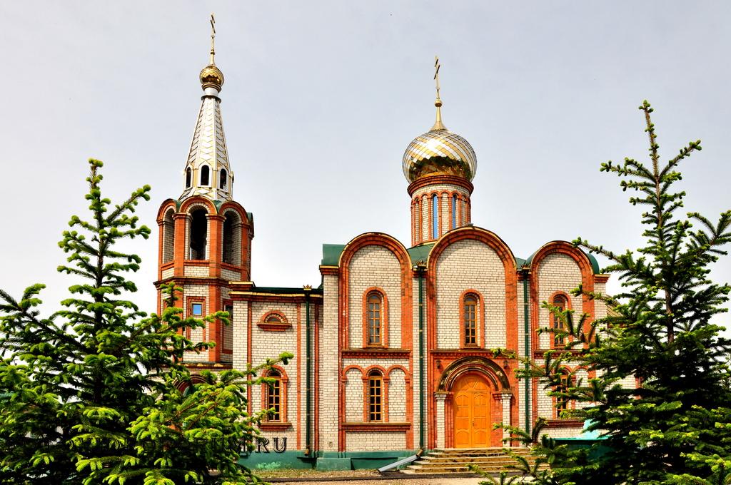 Погода п кировский. Храм пгт Кировский Приморский край. Пгт Кировский Приморский край Церковь поселка. П. Кировский, храм, Успение Пресвятой Богородицы. Приморский край собор Пресвятой Богородицы.