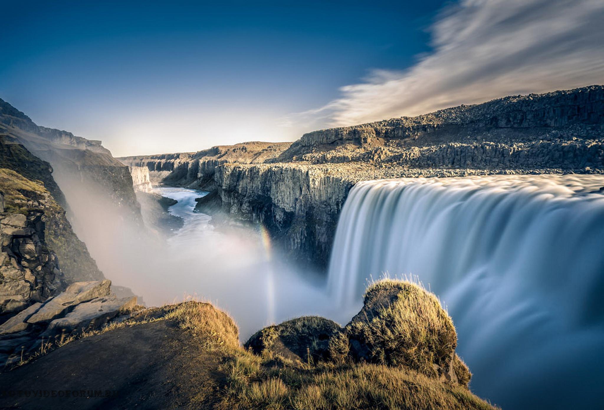 Какой водопад самый. Водопад Деттифосс. Деттифосс Исландия. Водопад Dettifoss, Исландия. Исландский водопад Деттифосс.