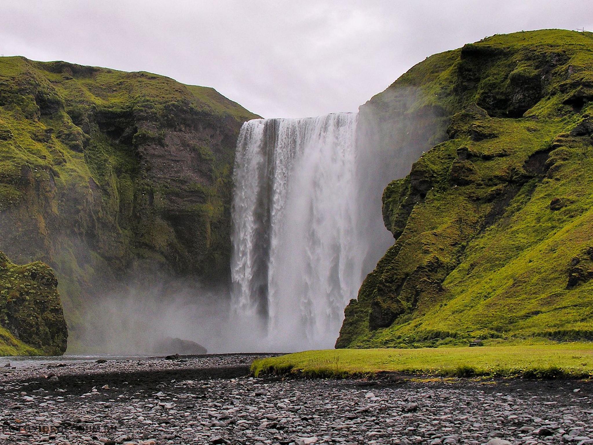 Страна водопадов. Skogafoss Исландия. Водопад Скоугафосс. Водопад Скоугафосс Исландия фото. Исландия водопады Скогофосс.