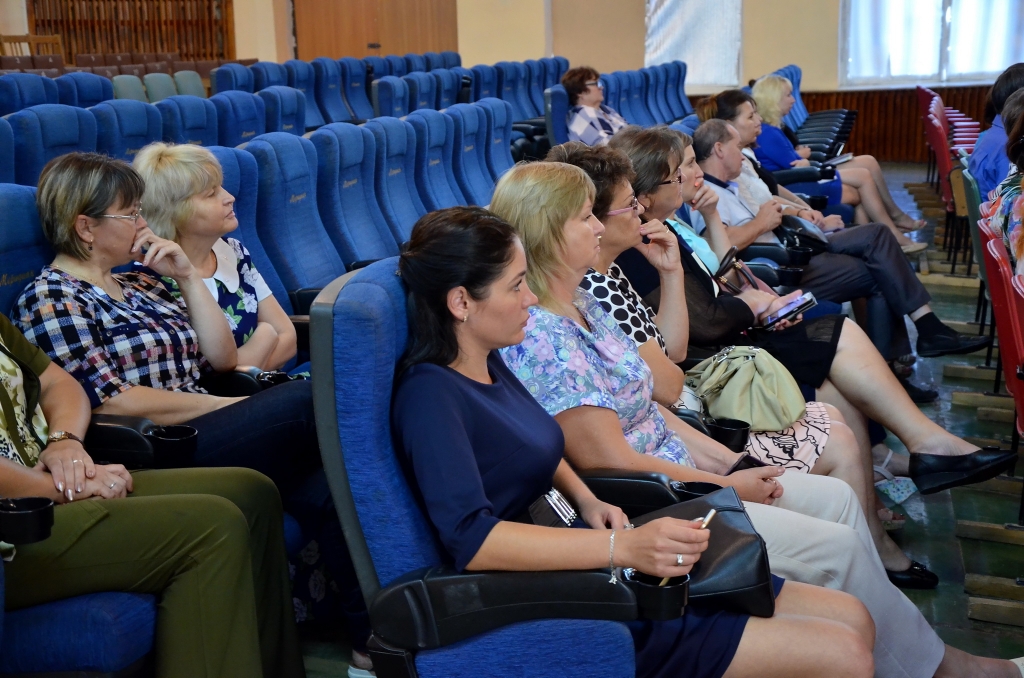 Погода в кировском приморского края. Пгт Кировский Приморский край. Администрация п Кировский Приморского края. Дума Кировского района Приморье. Посёлок Кировский Приморский последние новости.