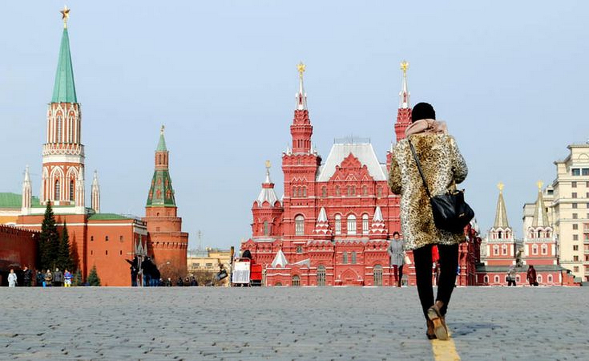 Где в москве делают. Красная площадь 1434. Красная площадь фото. Туристы на красной площади. Фото на фоне красной площади.