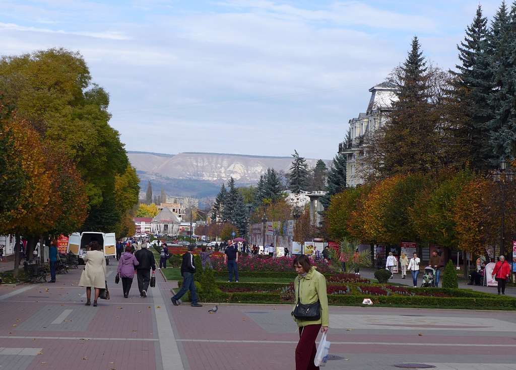 Время в кисловодске. Кисловодск Центральная площадь. Кисловодск Главная площадь. Камеры Курортный парк Кисловодск. Октябрьская площадь Кисловодск.