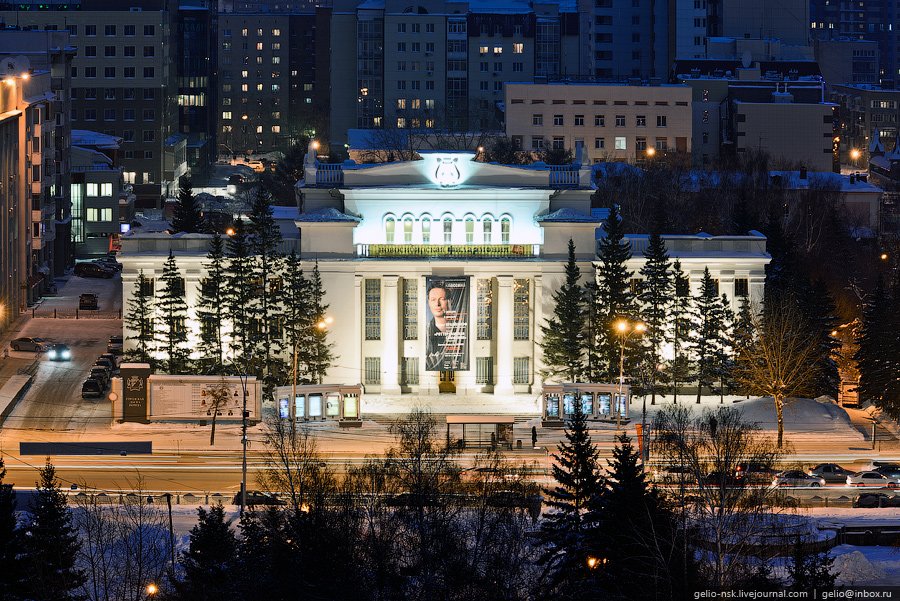 Й новосибирск. Дом Ленина Новосибирск филармония. Дом Ленина Новосибирск красный проспект 32. Новосибирская государственная филармония камерный зал Новосибирск. Дом памятник Ленину Новосибирск.