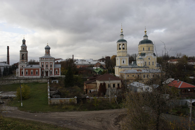 Комната города серпухов. Храм Живоначальной Троицы в Серпухове. Древний Серпухов город. Архитектура Серпухова. Серпухов численность.