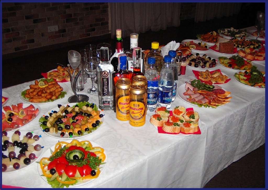 Фото стола праздничного на день рождения в домашних условиях с фото