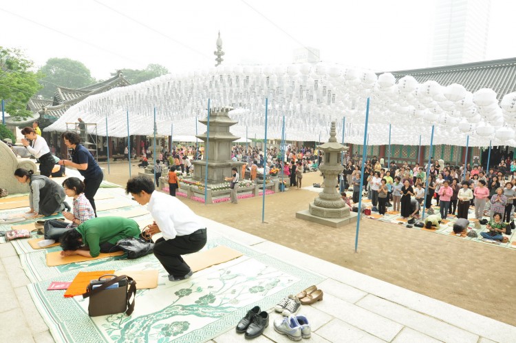 2011 год № 23 Южная Корея Сеул Temple Life Храм Bongeunsa - 42 11.06.02 Temple Life Храм Центральный 054.JPG