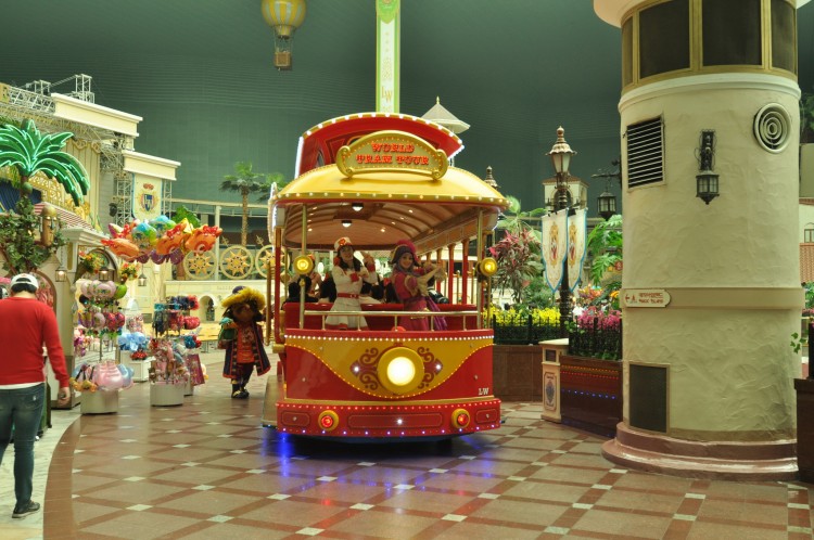 2011 год № 24 Южная Корея Сеул Lotte World Парк развлечений - 47 11.06.02 Lotte World Парк развлечений 126.JPG