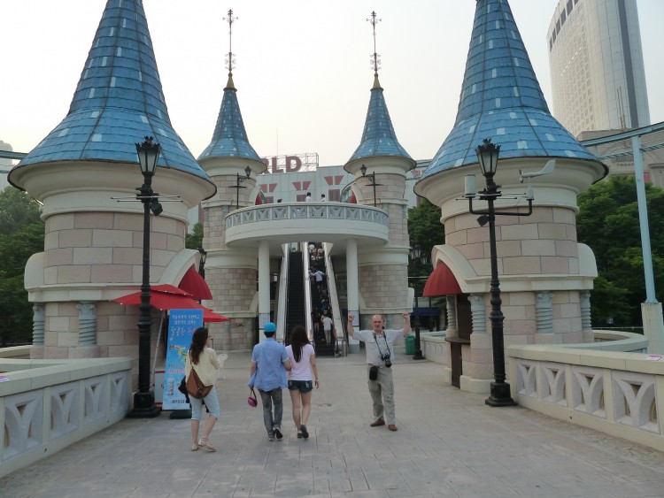 2011 год № 24 Южная Корея Сеул Lotte World Парк развлечений - 47 11.06.02 Lotte World Парк развлечений 187.JPG