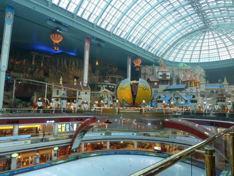 2011 год № 24 Южная Корея Сеул Lotte World Парк развлечений - 47 11.06.02 Lotte World Парк развлечений 200.JPG