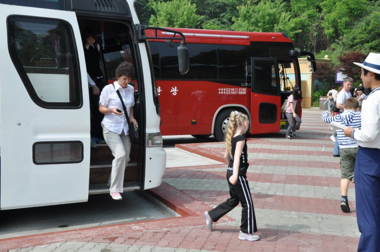 2011 год № 25 Южная Корея Сеул Everland (Samsung) дороги - 49 11.06.03 Everland Парк Вход в Парк 010.JPG