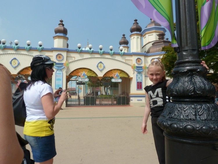 2011 год № 25 Южная Корея Сеул Everland (Samsung) дороги - 49 11.06.03 Everland Парк Вход в Парк 036.JPG