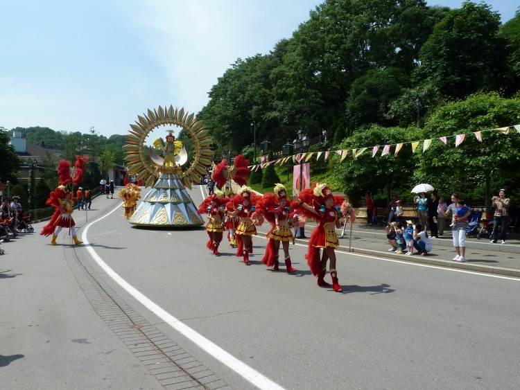 2011 год № 27 Южная Корея Сеул Everland (Samsung) Carnival - 51 11.06.03 Everland Парк Carnival в Парке 036.JPG