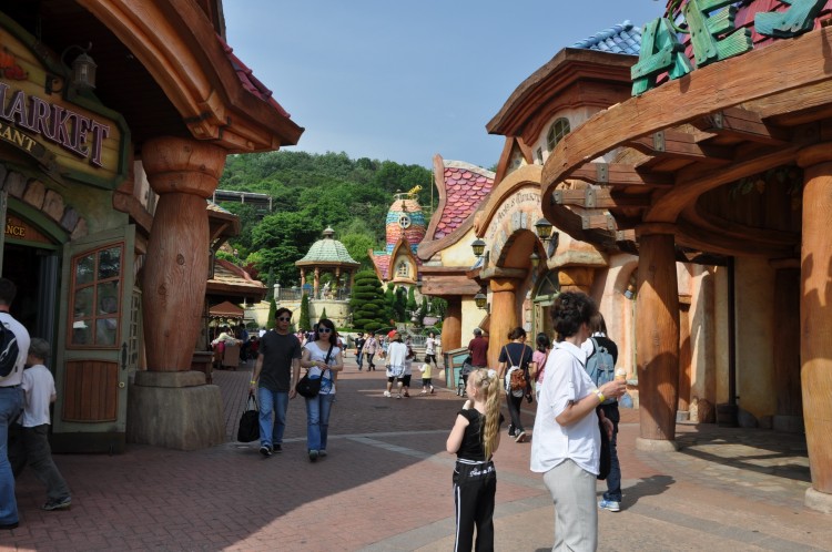 2011 год № 28 Южная Корея Сеул Everland (Samsung) Детство - 53 11.06.03 Everland Парк Детский поселок 002.JPG