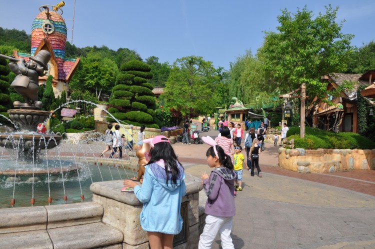 2011 год № 28 Южная Корея Сеул Everland (Samsung) Детство - 53 11.06.03 Everland Парк Детский поселок 007.JPG