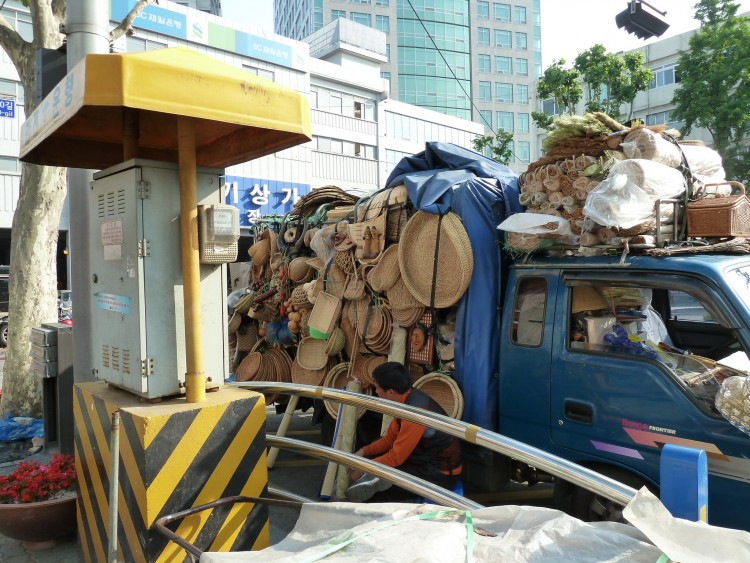 2011 год № 32 Южная Корея Сеул ЁнгСан Insadong Хан Ганг - 64 11.06.04 Insadong Antigue Street Улица 018