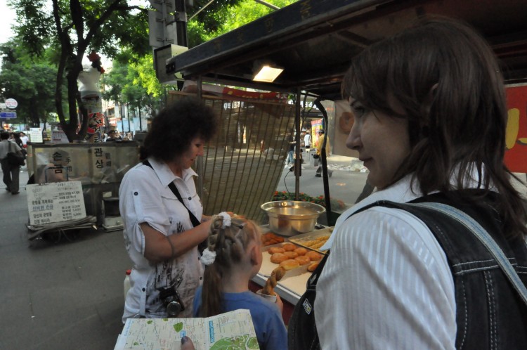 2011 год № 32 Южная Корея Сеул ЁнгСан Insadong Хан Ганг - 64 11.06.04 Insadong Antigue Street Улица 035