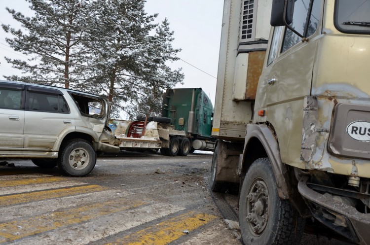 Аварии. Бардак. Грязь. Идиотизм. пгт Кировский № 01 - 17.02.23 Авария возле пожарки в джип влетел КАМАЗ  005