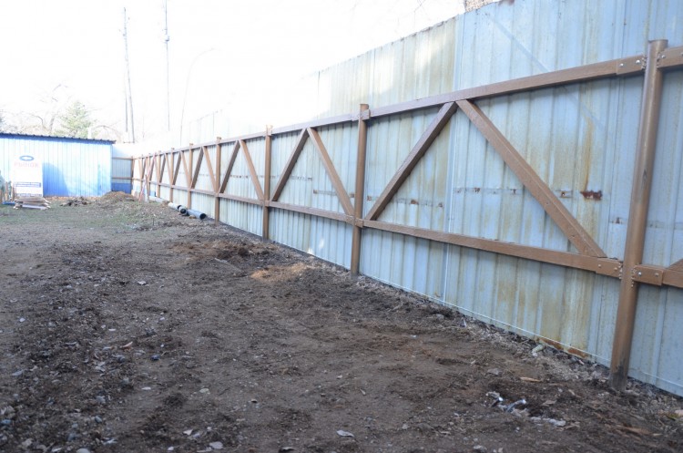 Как мы строили новый забор со стороны улицы - 2020.11.08 с 20.09 ДЕЛАЕМ НОВЫЙ ЗАБОР ДОМА 081