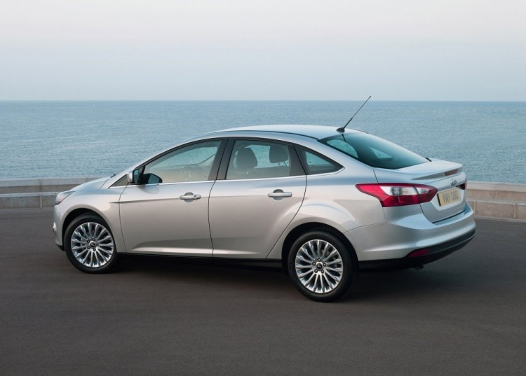 Компания Ford представила новый Focus - us-Sedan-2