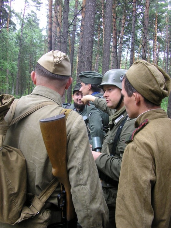 Военно - исторические реконструкторы наступают. - 3c26680407