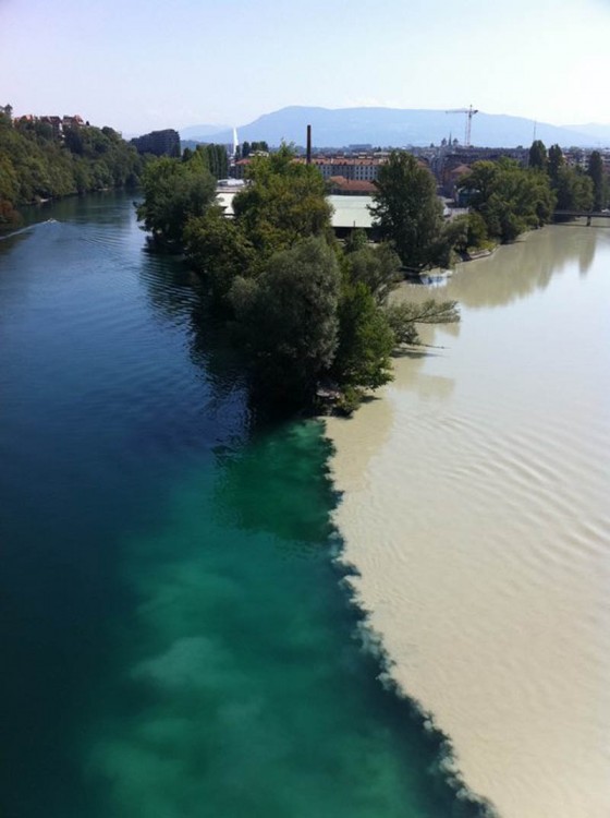 Впечатляющие фотографии 2012 года. Лучшее! - two-rivers-colliding-geneva-switzerland-rhone-and-arve-rivers_2[1]